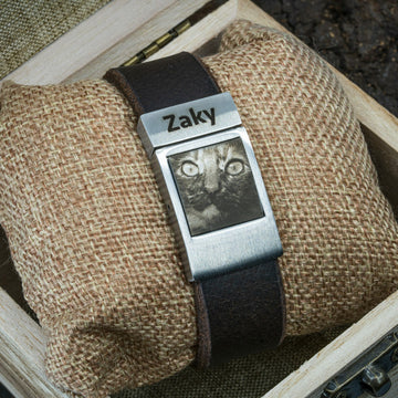 'Own cat' engraved as Photo on bracelet