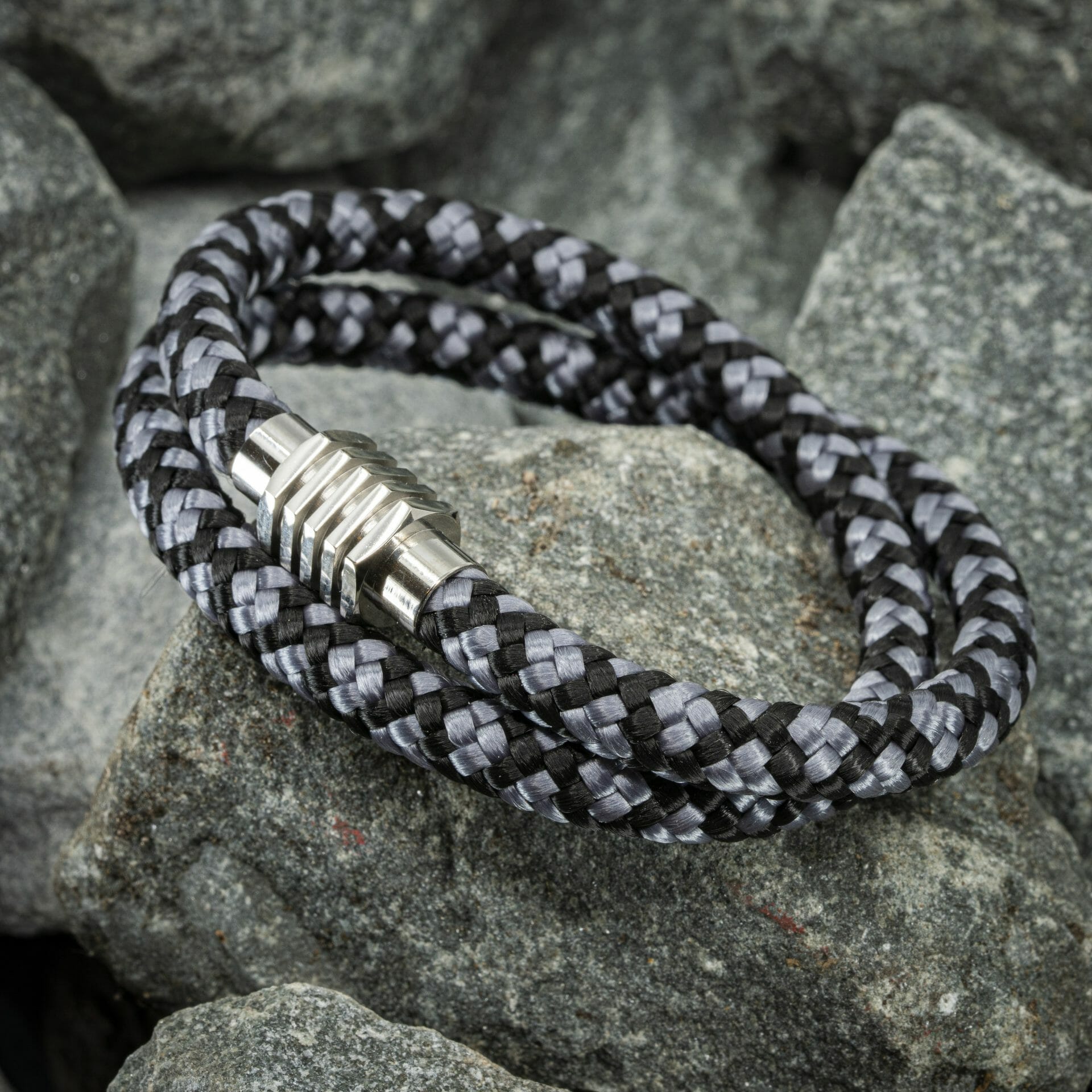 Eigenes Paracord-Armband - Grau / schwarzes Seil