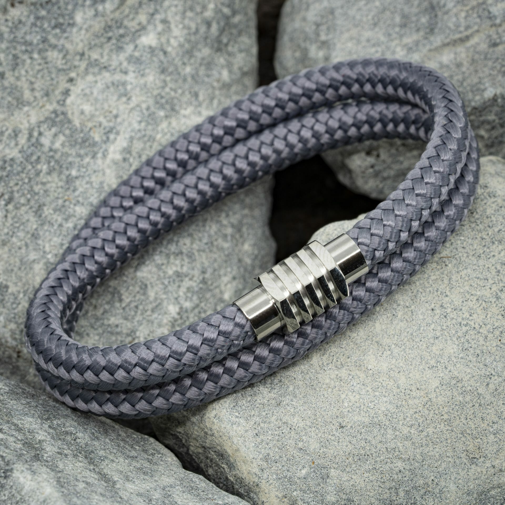 Eigenes Paracord-Armband – graues Seil