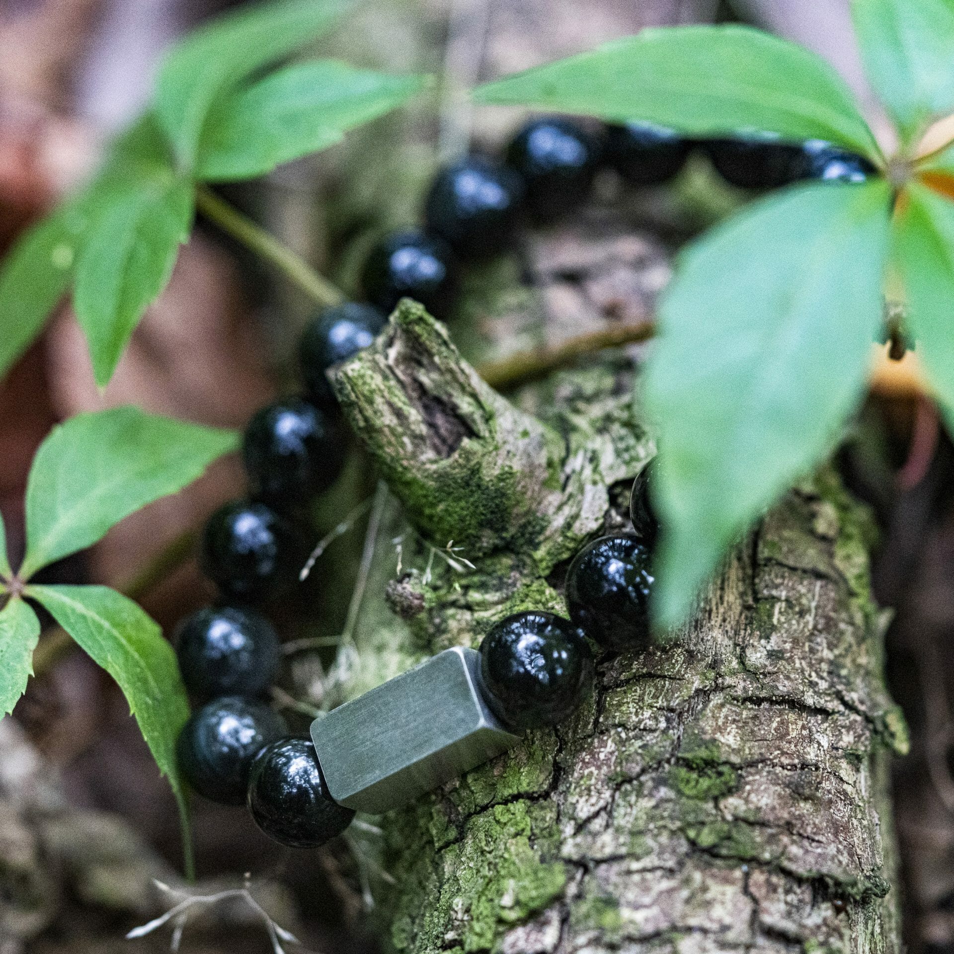Shiny 'black Obsidian' Beaded Bracelet with green/grey tones